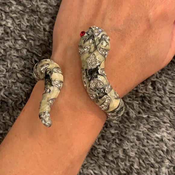 Beautiful Snake Bracelet - Picture 2 of 7